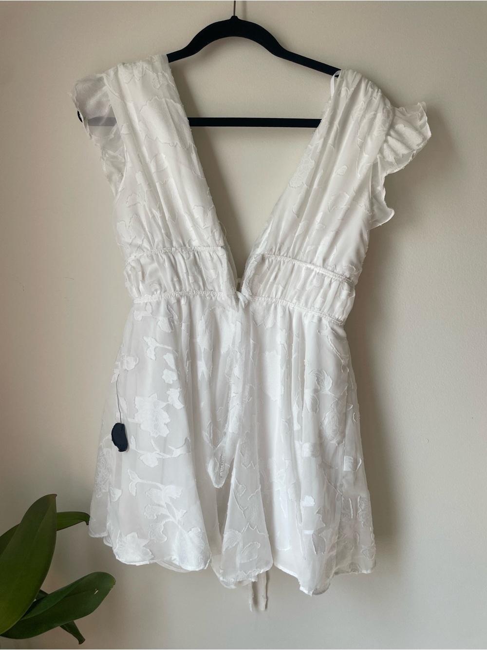 NWT Lulus All About The Flowers White Burnout Floral Ruffled Romper - Picture 3 of 9